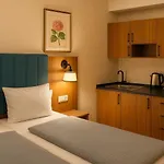 Lillys Muenchen 3* Unterschleißheim