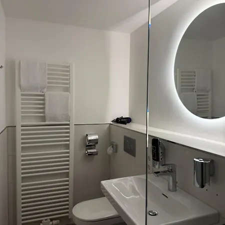 Lillys Muenchen 3* Unterschleißheim