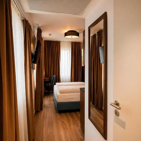 Hotel Lillys Muenchen 3*