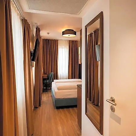 Hotel Lillys Muenchen 3*