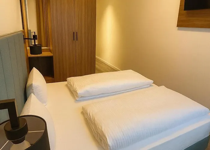 Отель Lillys Muenchen 3*