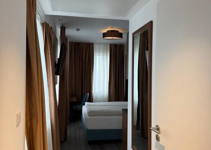 Отель Lillys Muenchen Унтершлайсхайм