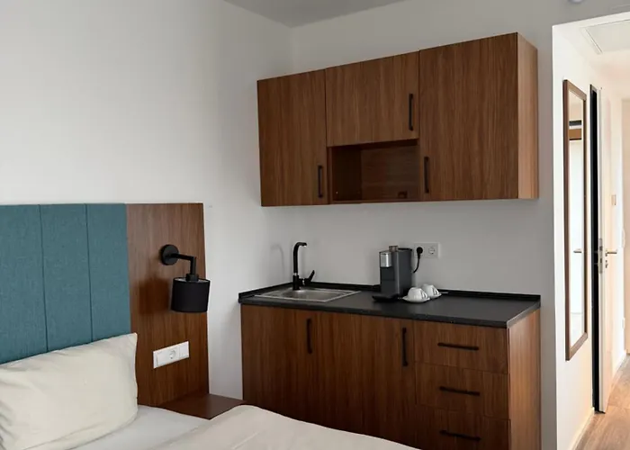 Отель Lillys Muenchen 3*